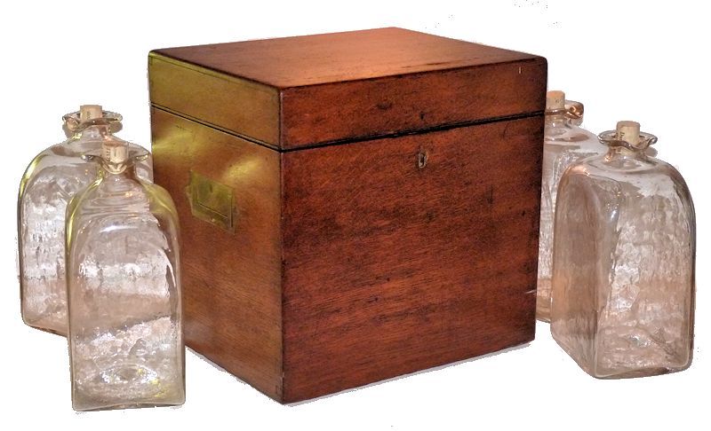 Captain's liquor chest with closed top image