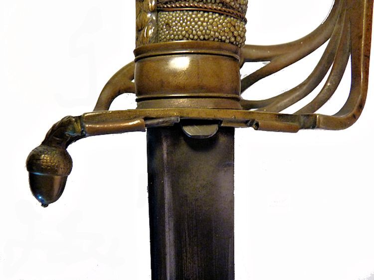 Showing the missing counter guard of the eagkle head sword image