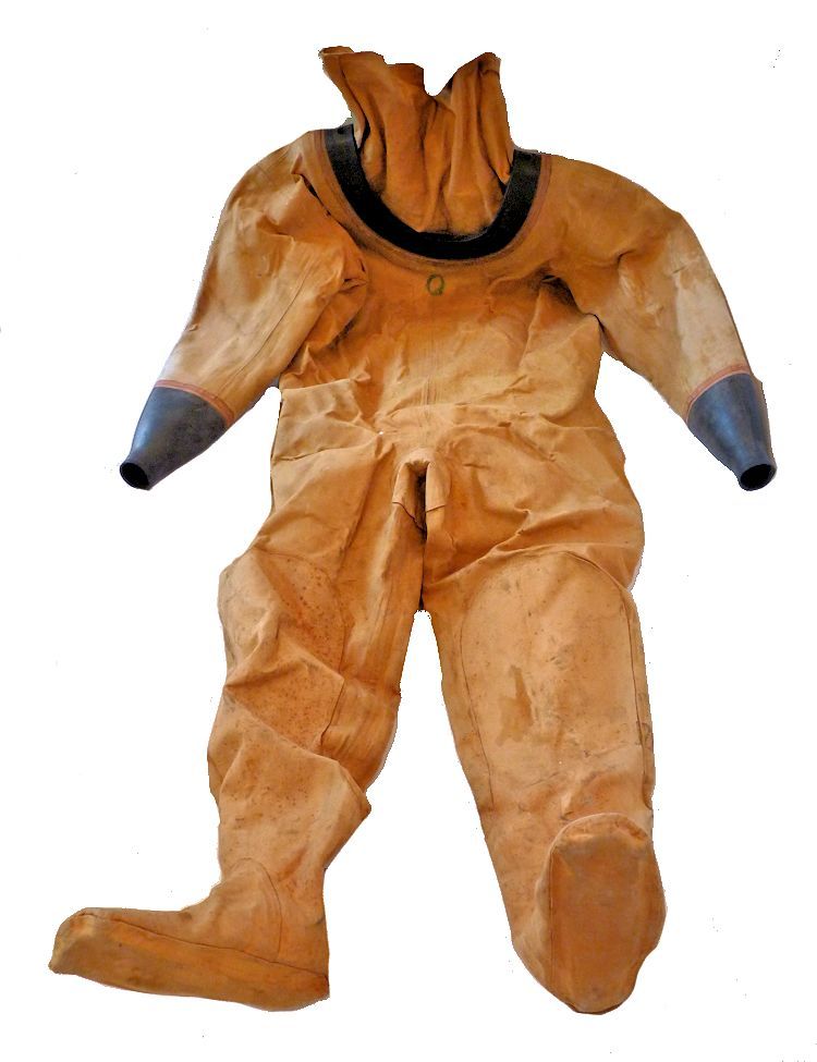 Siebe Gorman 12 bolt diving suit image