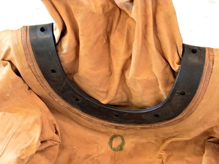 Left pictue showing 12 bolt neck ring image